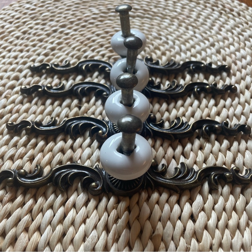 Vintage Set of 4 Handles for Dressers Knobs Pulls Hollywood Regency Hardware MCM - Picture 7 of 12